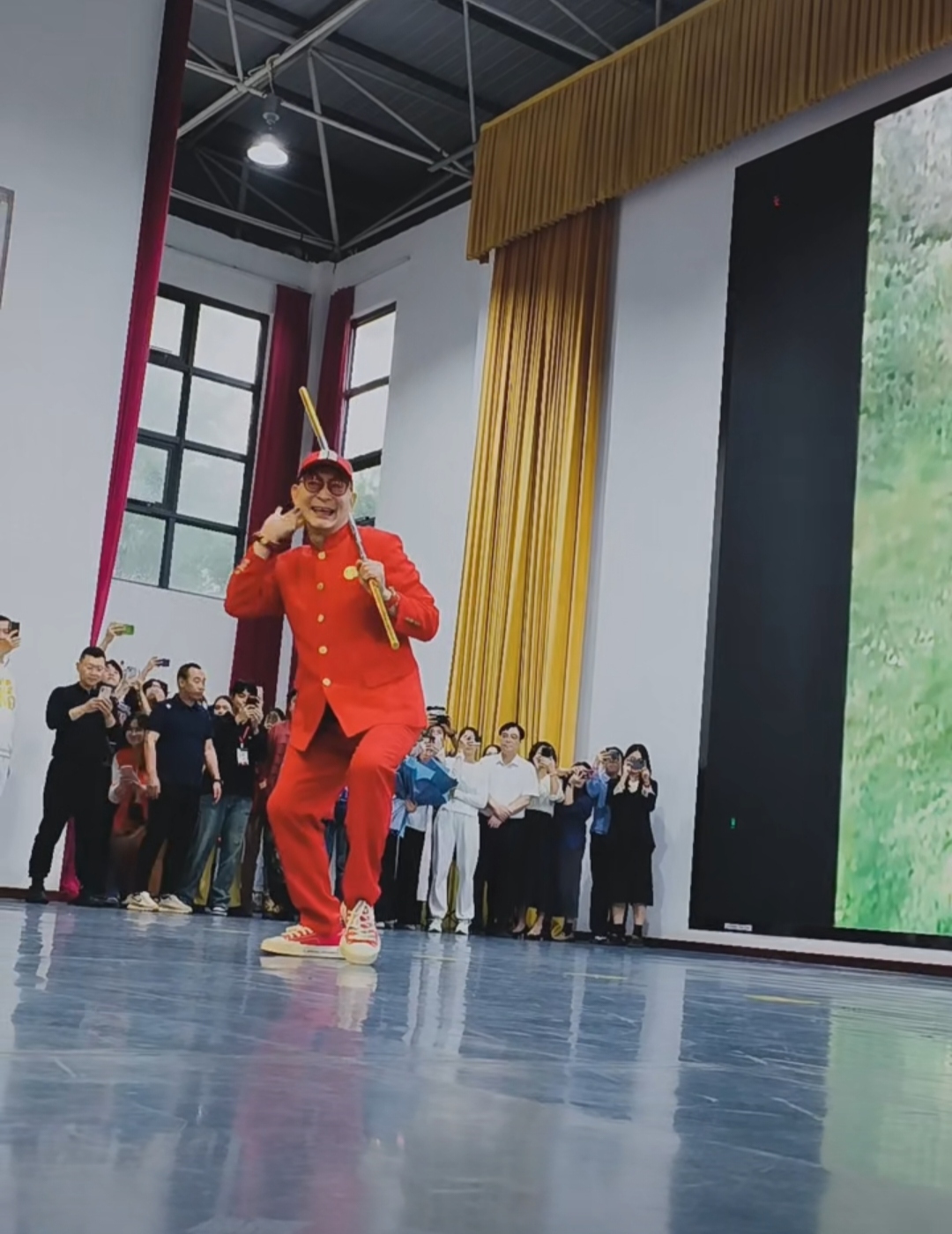 网友炮轰六小龄童：除了《西游记》还有什么？本人回复让网友沉默