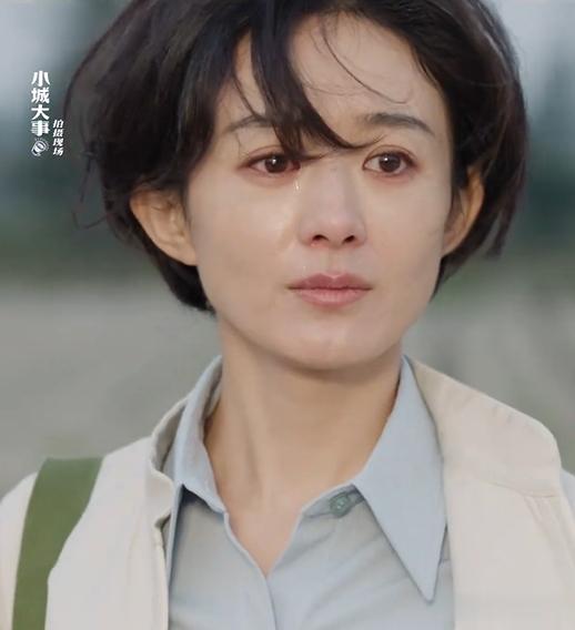 继杨幂抿嘴、刘诗诗梗脖后，赵丽颖也遭诟病！眼睛乱转乱眨被审判