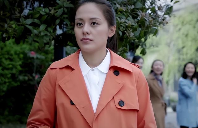 她是“最惨女演员”,长相与宁静相似被央视力捧,演40次女主也不红