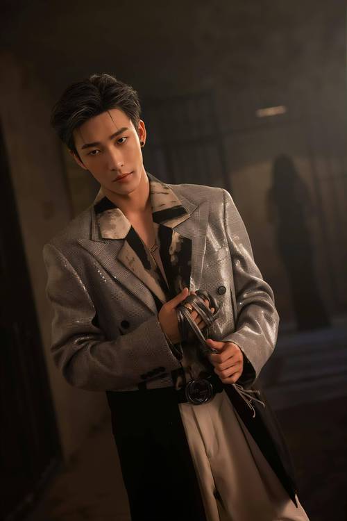 女演员曝假戏真做，指甲断裂，其他演员打人、拖欠工资黑料被扒