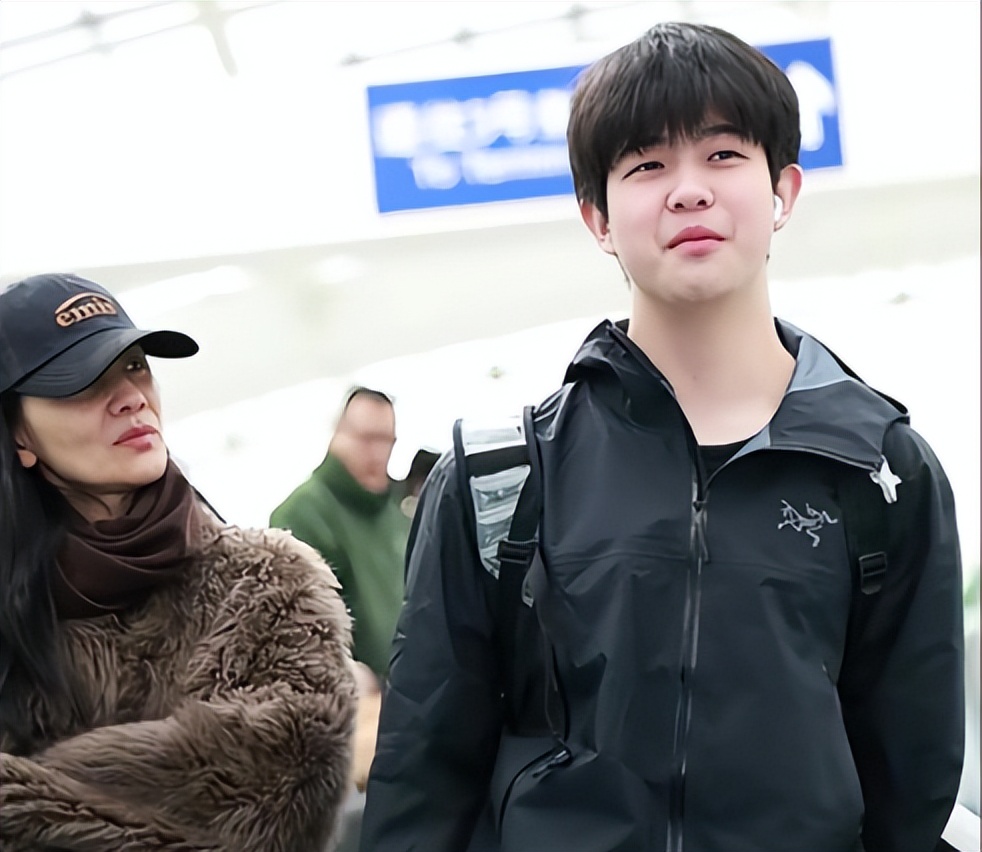 钱再多有什么用？年仅50岁就皮松肉垮的胡可，给所有女星提了个醒