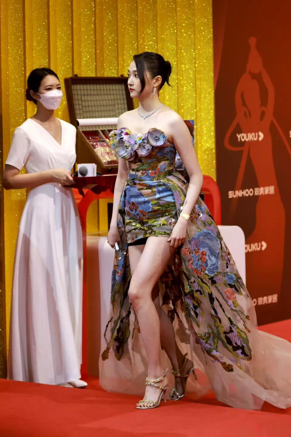 关晓彤活动生图直出，也太美了吧