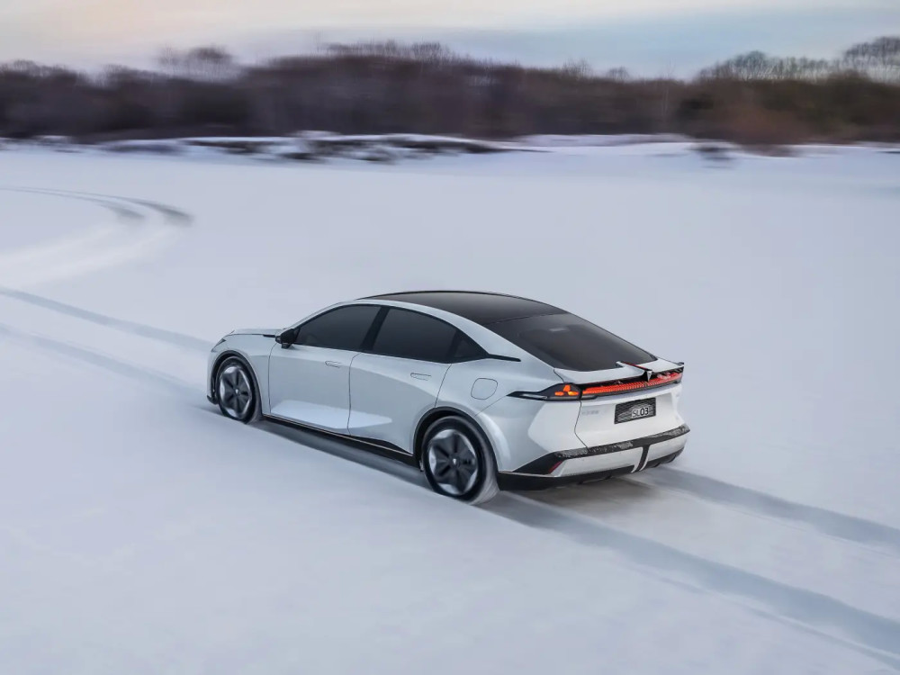 新能源全能轿跑王！续航1200km，媲美小米SU7，一口价11.49万