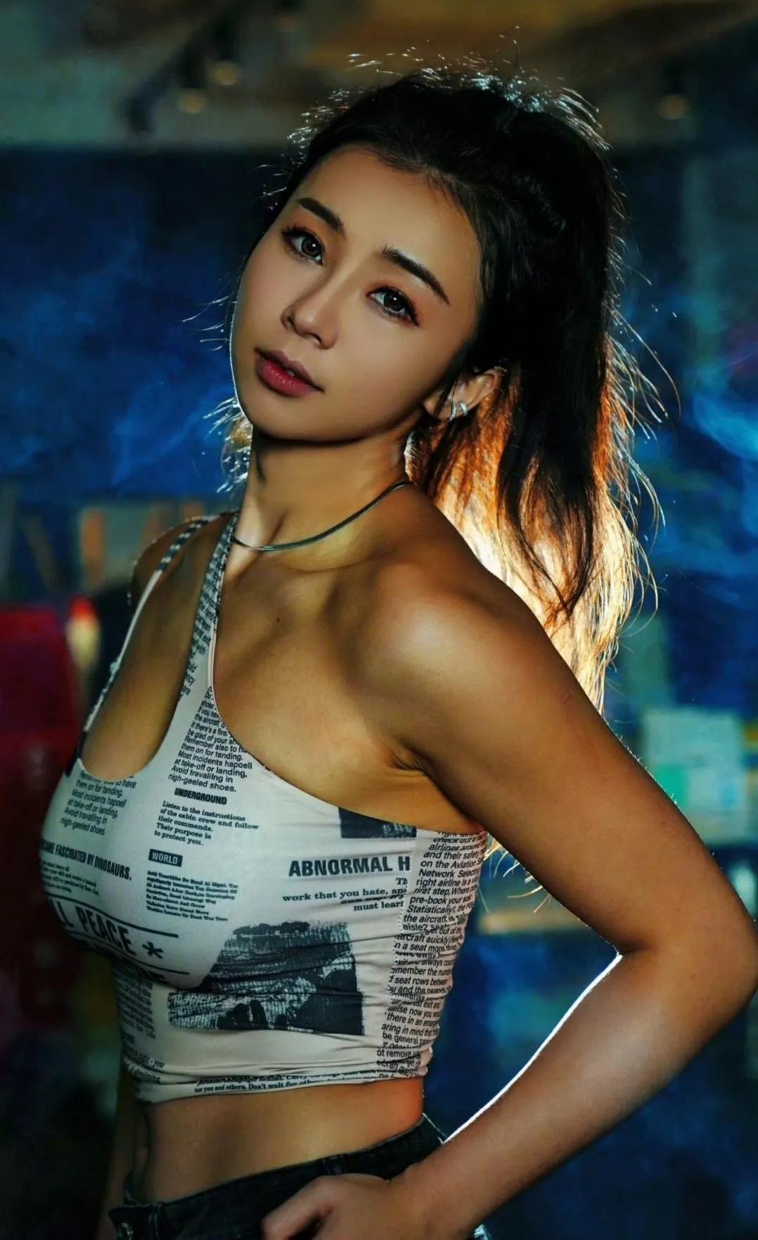 体育频道主持人张曼源，霸道好身材（三）