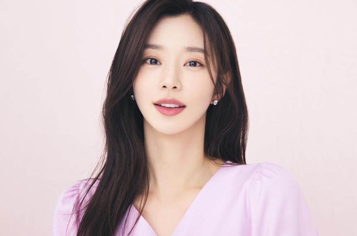 韩国女星公开承认“虚报身高”,一句话戳破娱乐圈真相!