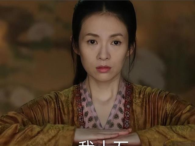 一身赘肉、满脸褶子,还要扎麻花辫双马尾强演少女,真是老不自知