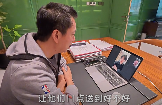 王中磊北京别墅为妻子庆生，午餐只有4个菜，威廉送花给妈妈好暖