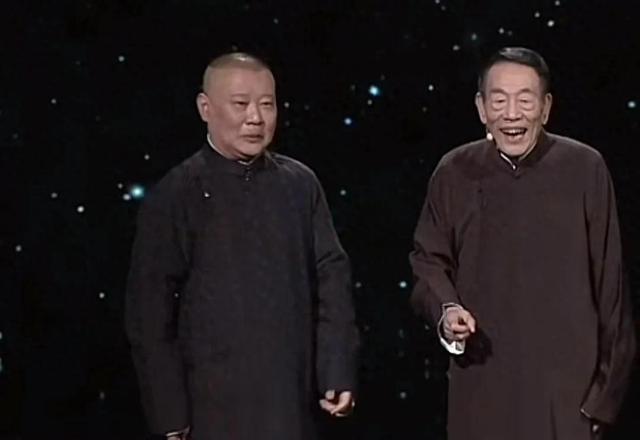 杨议灵前晕倒！众人合力抬出，现场一片混乱，做法事的高僧很抢眼