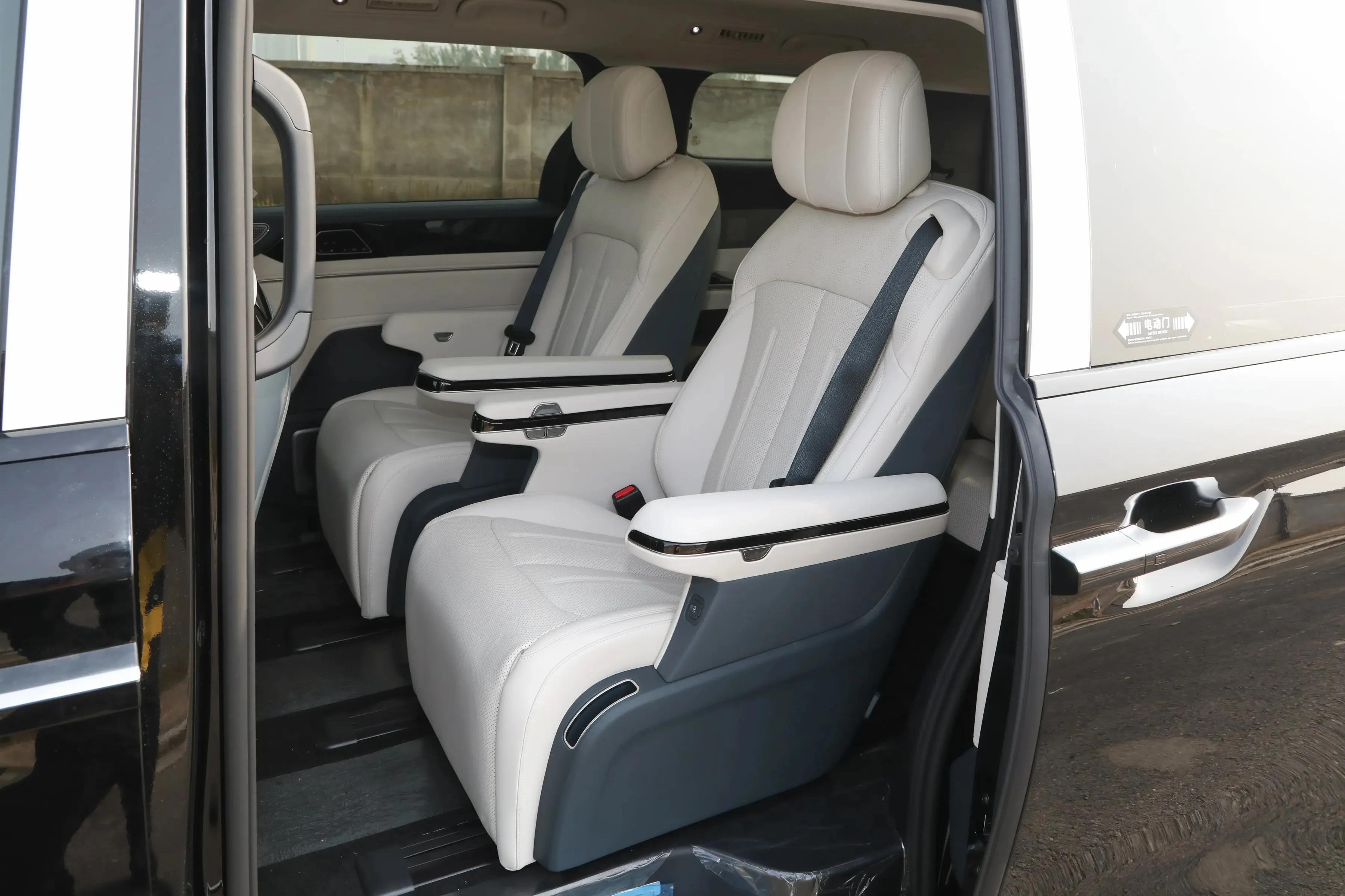 2026款比亚迪夏上市,20.68万起,选它还是选奥德赛?