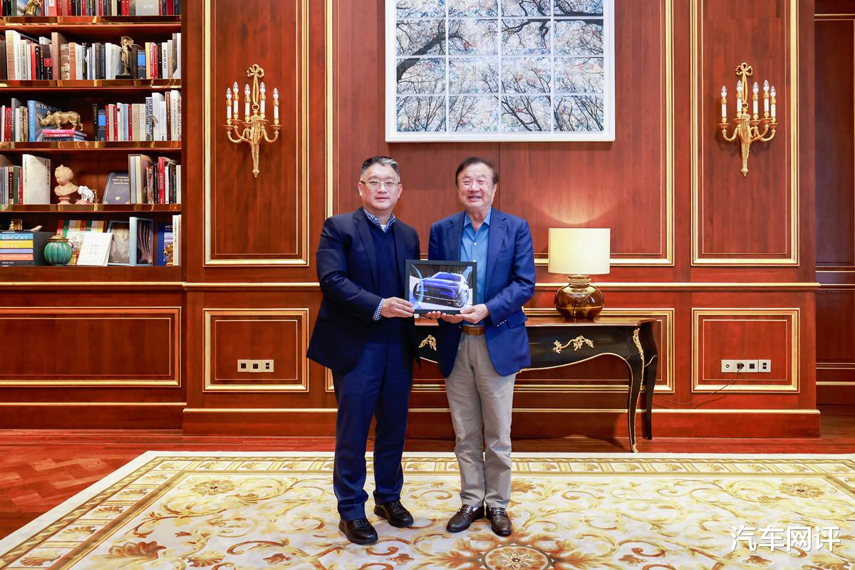 上汽华为大佬历史性握手,中国智能车黄金十年即将来临