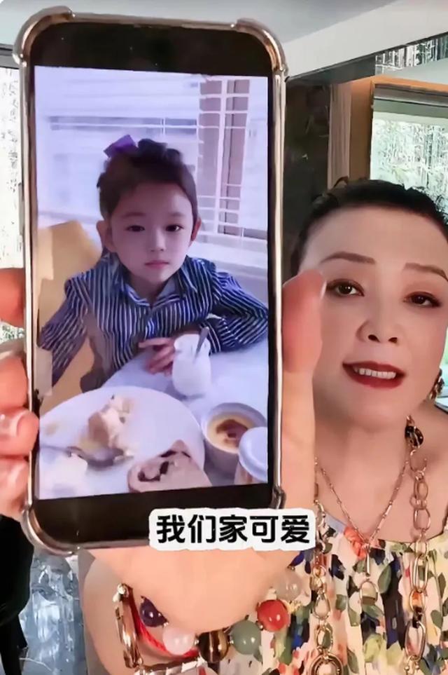 汪希玥一场豪门生日宴，最有感触的是汪小菲：所有的苦难都值了