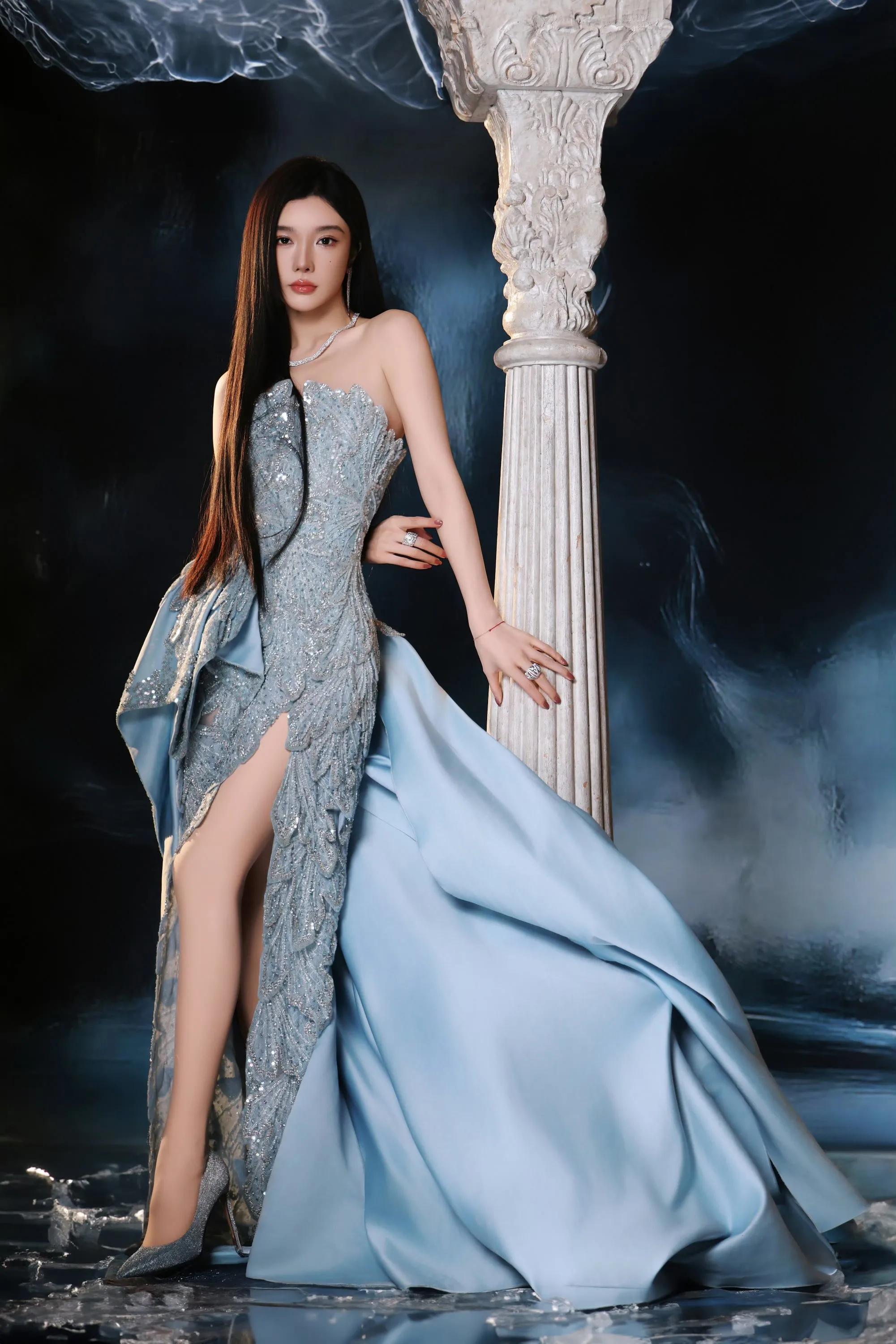 戴燕妮抹胸写真美图