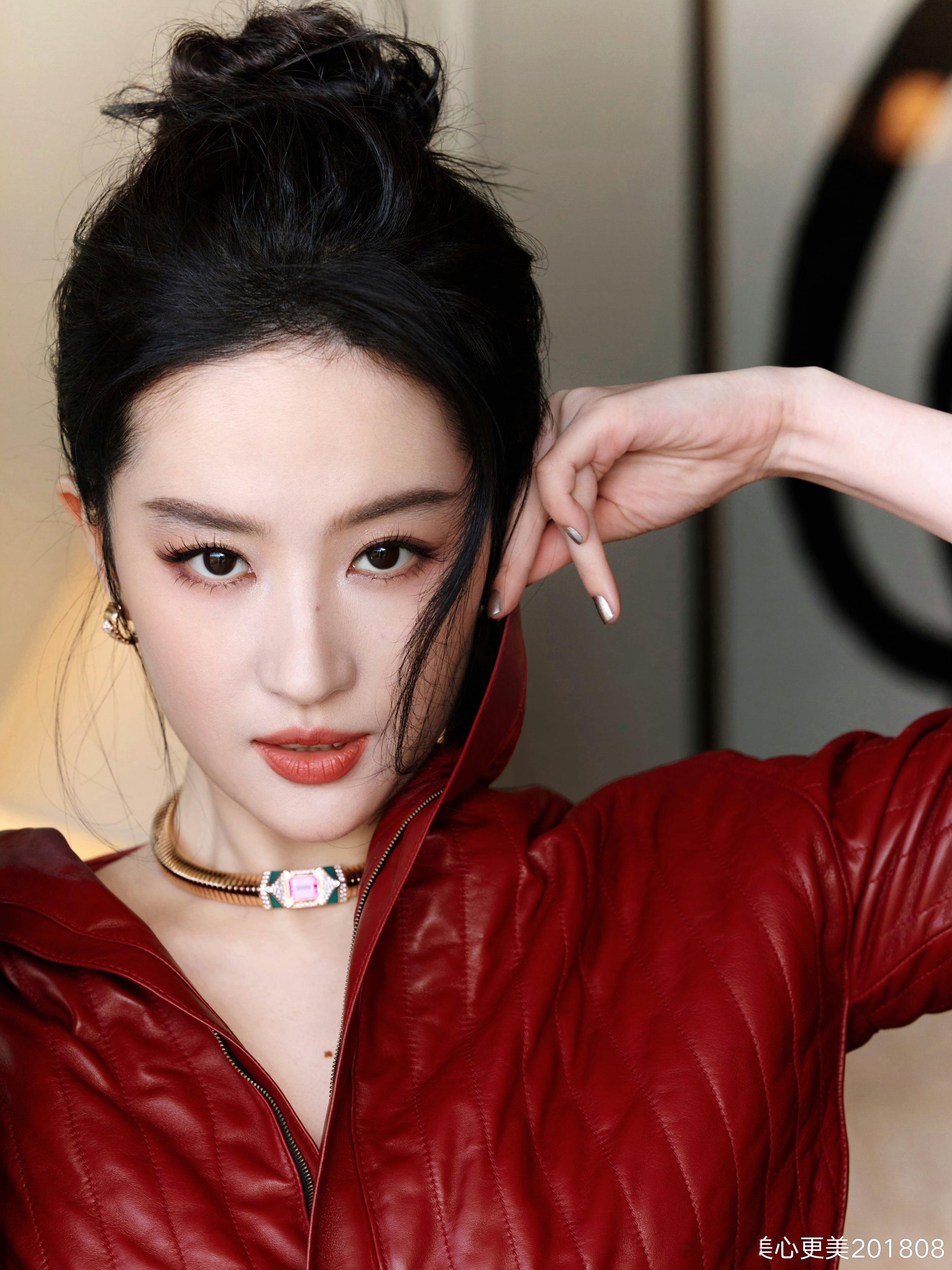 刘亦菲绝美新图，木兰红再现！