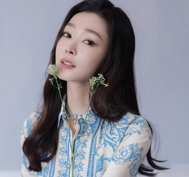 发病6个月后,赵露思近况曝光:被范思哲取消活动,连面相都变了