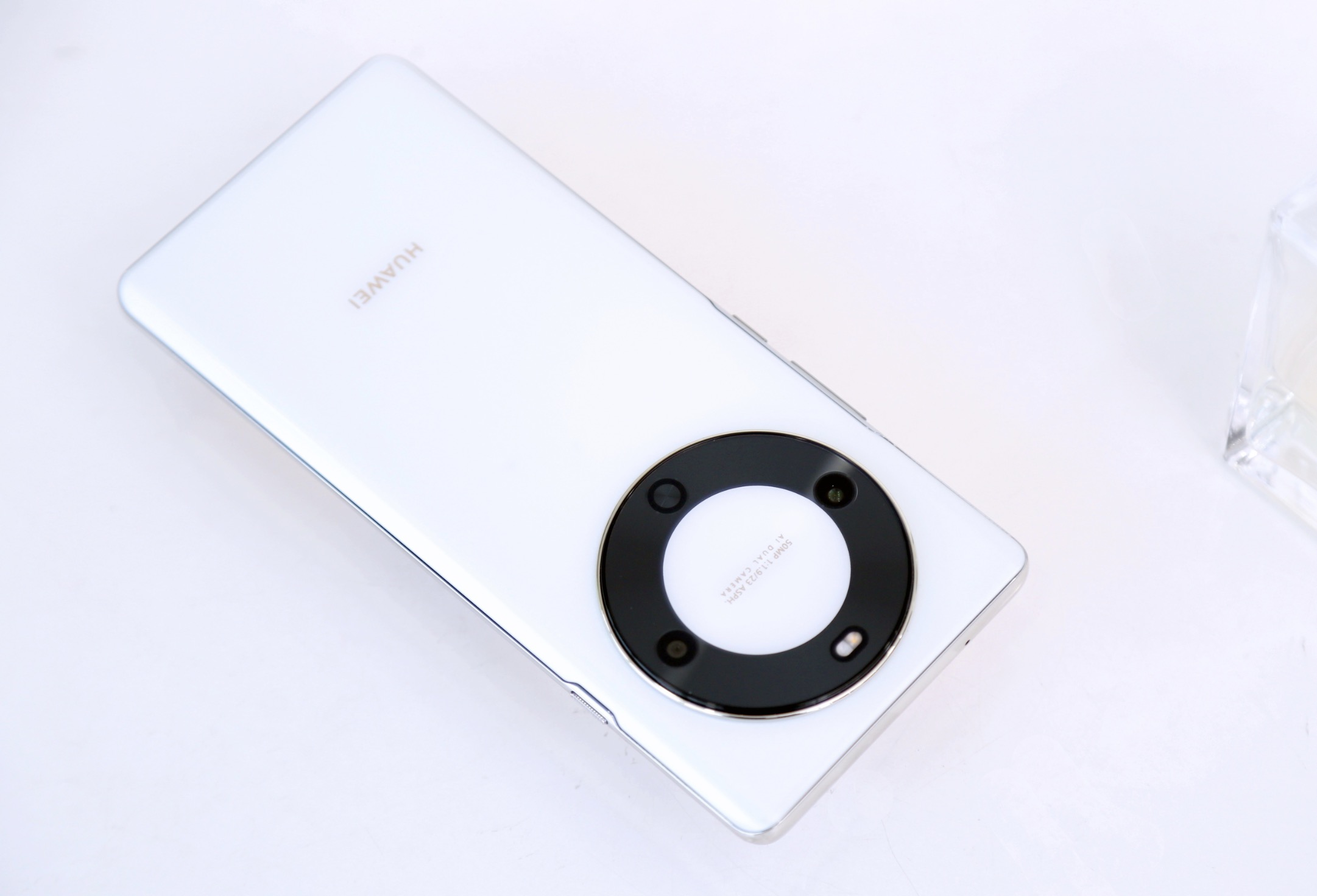 華為手機也有性價比，麒麟芯+256GB+衛星圖片消息，低至1699元起