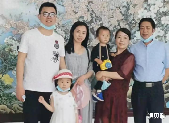 田静直播间喊冤,为许敏夫妇做了3件事,地位却被吉祥四宝取代