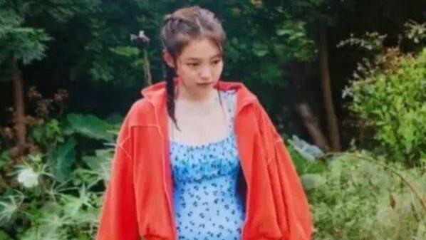 顶级女团成员泳装照引争议