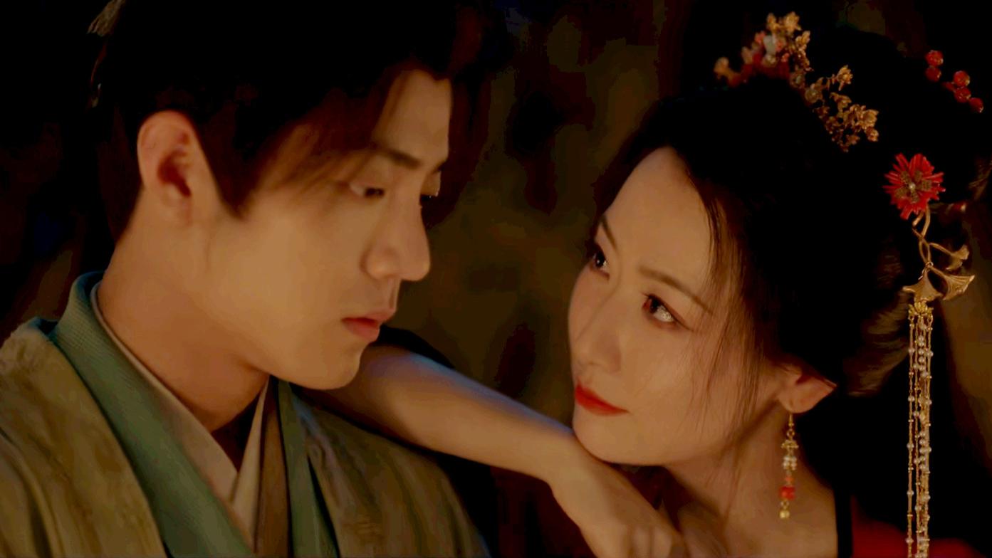 《藏海传》开播即火：肖战演技进步明显，白冰上演“致命诱惑”