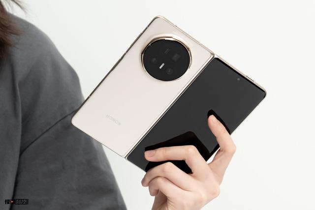 榮耀Magic V5評測：更輕薄，更智能也更強大的折疊機皇