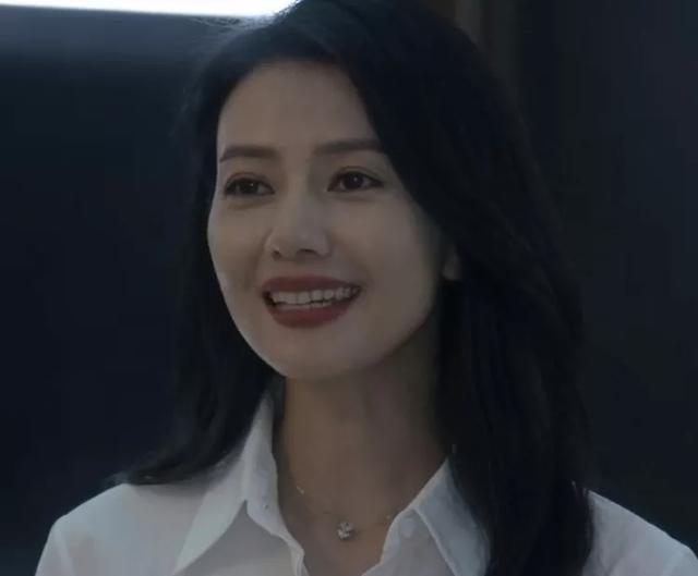 绝密较量：曲栅栅太美了，出场不到十分钟，但开篇就惊艳了无数人