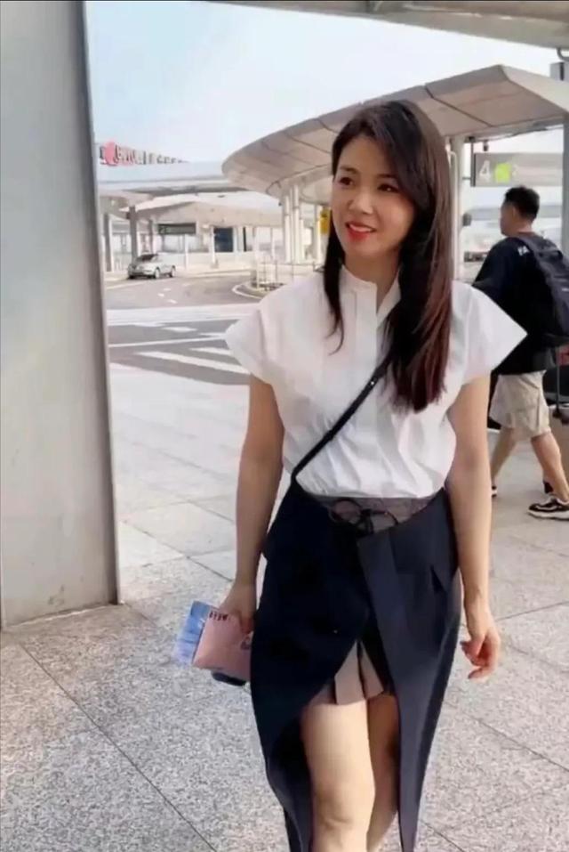 机场偶遇刘涛,真实状态竟然是这样,没有网上说的那么漂亮