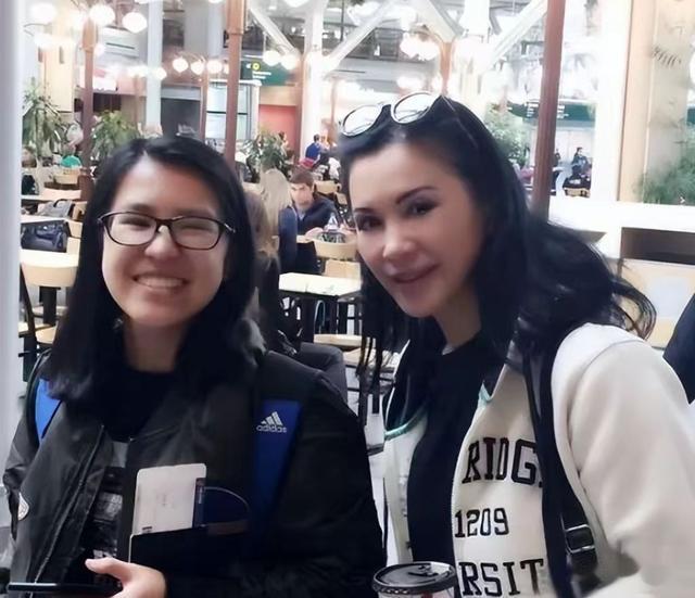 62岁张晓敏定居加拿大，事业有成儿女双全，却模样大变认不出