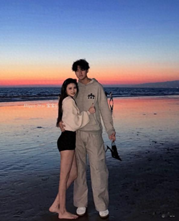 汪峰大女儿晒20岁生日照,被男朋友亲密搂腰,男帅女美配一脸