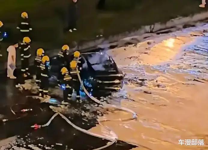 某米听了都无语,“车门顺利打开”成新能源车安全最后的倔强?