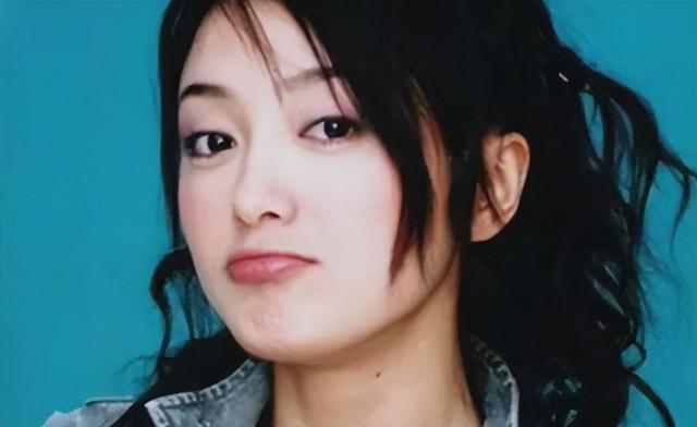 错失初恋黄晓明，拒绝陆川的4次求婚，48岁的秦岚活成了大女主