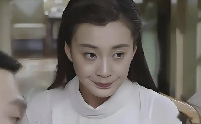 女演员与他同居5年，将美好的年华都给了他，他却转头娶了闺蜜