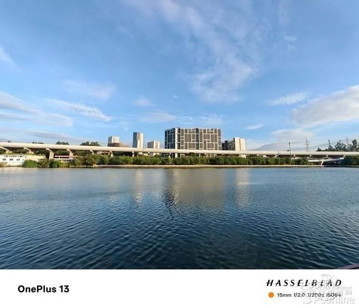 一加13性能影像雙旗艦，2K超清屏幕亮度領先行業