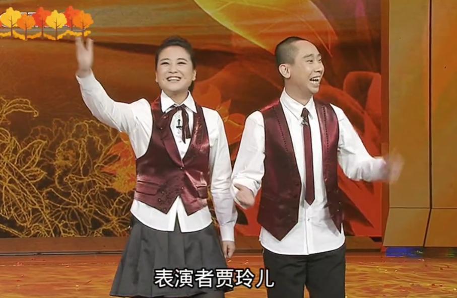 退出春晚、解散公司、性格大变，44岁贾玲现身米兰，雷佳音没说错