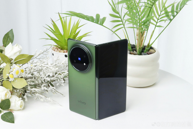 vivo X Fold5真机曝光:轻薄机身+超大圆环,6月25日正式发布!