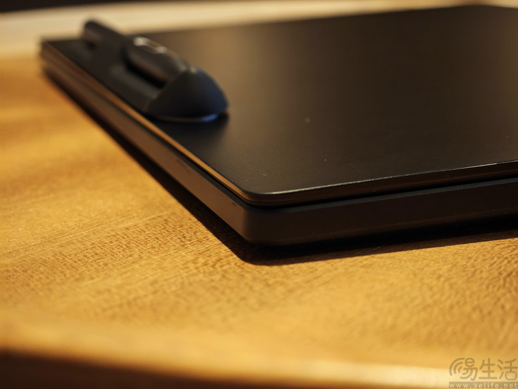 在筆記本電腦的觸摸板上“畫畫”，這事有多魔幻？