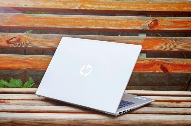 商用AI PC \真相实验室\— 无“AI”之7:“新生”主力,工作之选