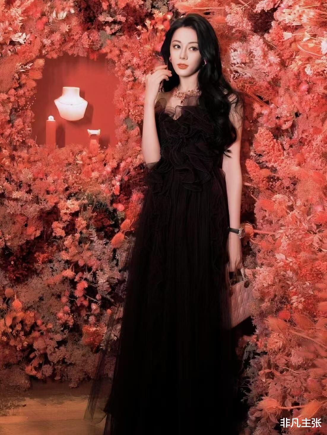 全程被惊艳！迪丽热巴紫色纱裙造型，高级感拉满