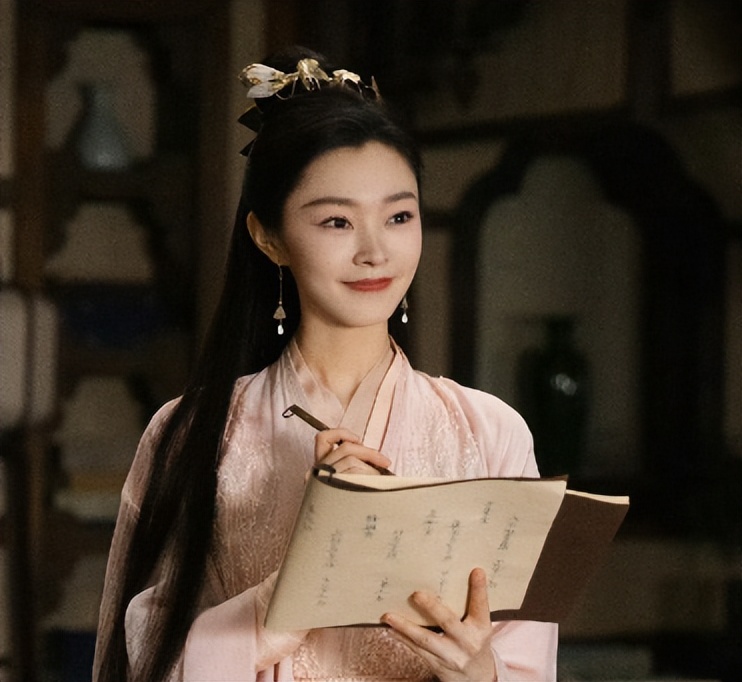 代言辱华品牌、绯闻不断、脸垮了仍风生水起,不红才是保护色?