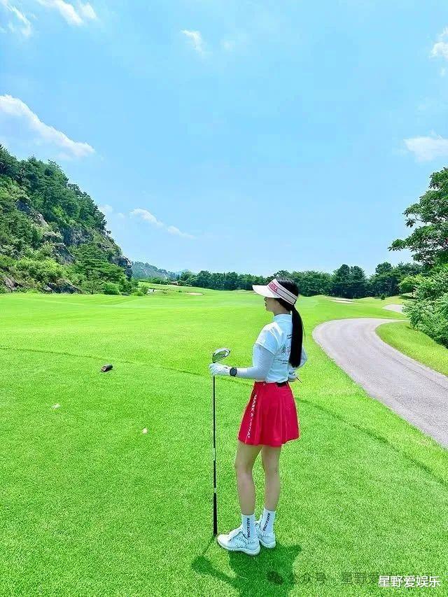 金泰熙被目睹与三星副社长一起打高尔夫，两人相谈甚欢关系亲密