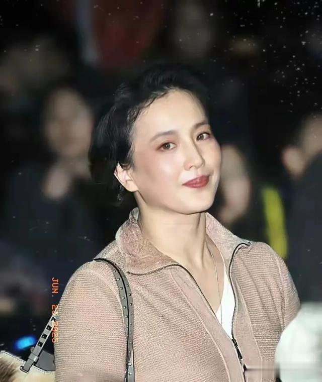 刘亦菲母亲:惊艳时光的绝代佳人,成就天仙的幕后传奇