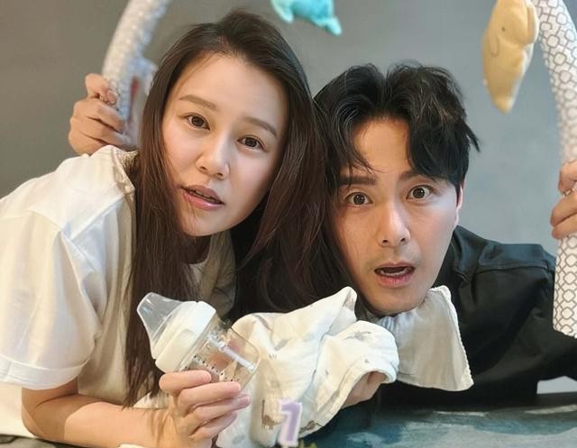 TVB知名男星“高龄”得子，人生第一个父亲节，在国外赚奶粉钱