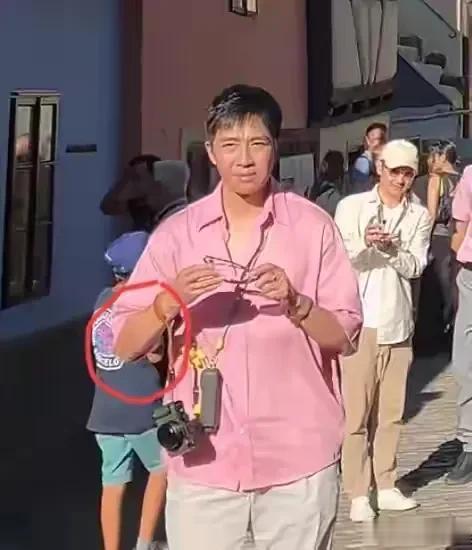 俞灏明捷克当众露伤疤，王晓晨孕味藏不住，这细节暴露真实关系