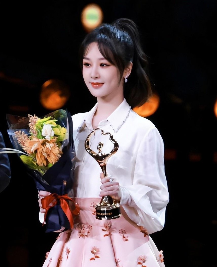 北京之夜流量明星退居幕后，赵丽颖只能位列第二，主位依旧坚守