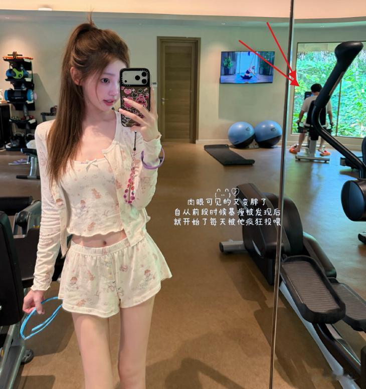 懒懒陪王思聪到健身房锻炼，看清他的健身姿势，原谅我笑出了声