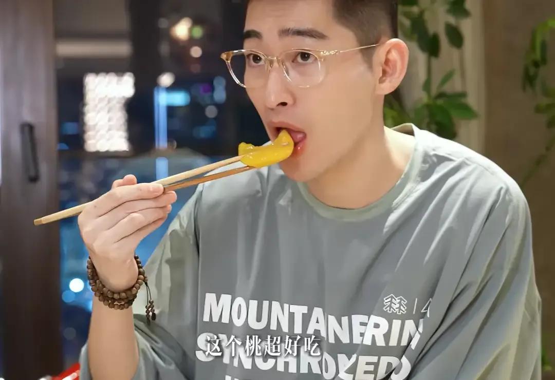 张翰北京300平米大平层内景首度曝光,玻璃倒影中女子疑似新女友