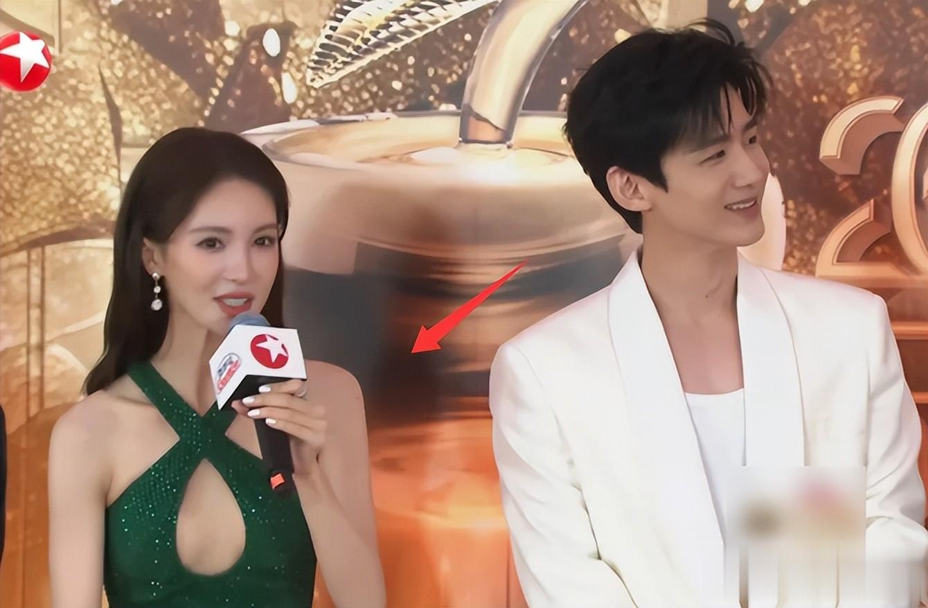 金晨现身上海车展，生图下瘦成皮包骨，蛇精脸、歪鼻子好抢镜