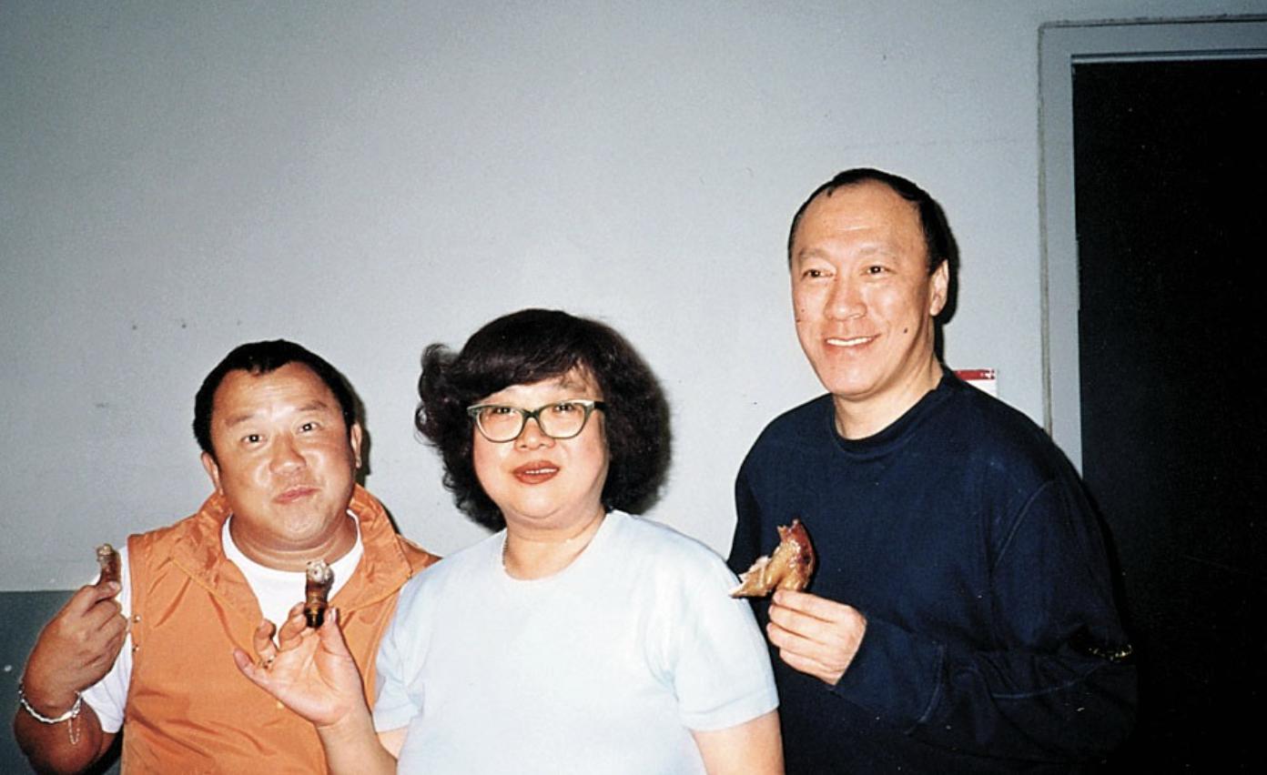 81岁白韵琴与丈夫过冬至，夫妻穿情侣装，与陈欣健重聚一笑泯恩仇