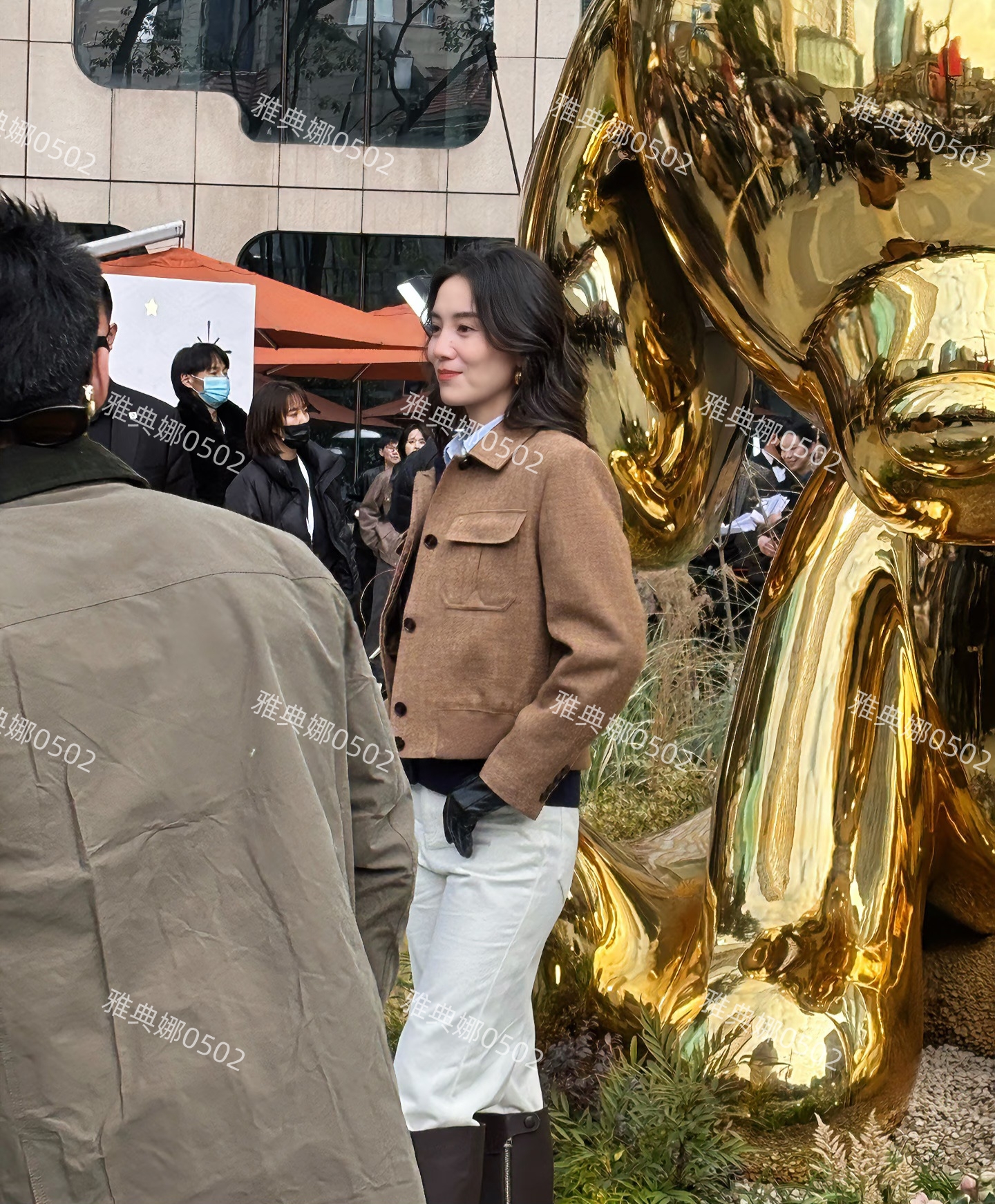 宋佳虽然是双料影后视后，但她的外形也属于偶像派，本人太漂亮了