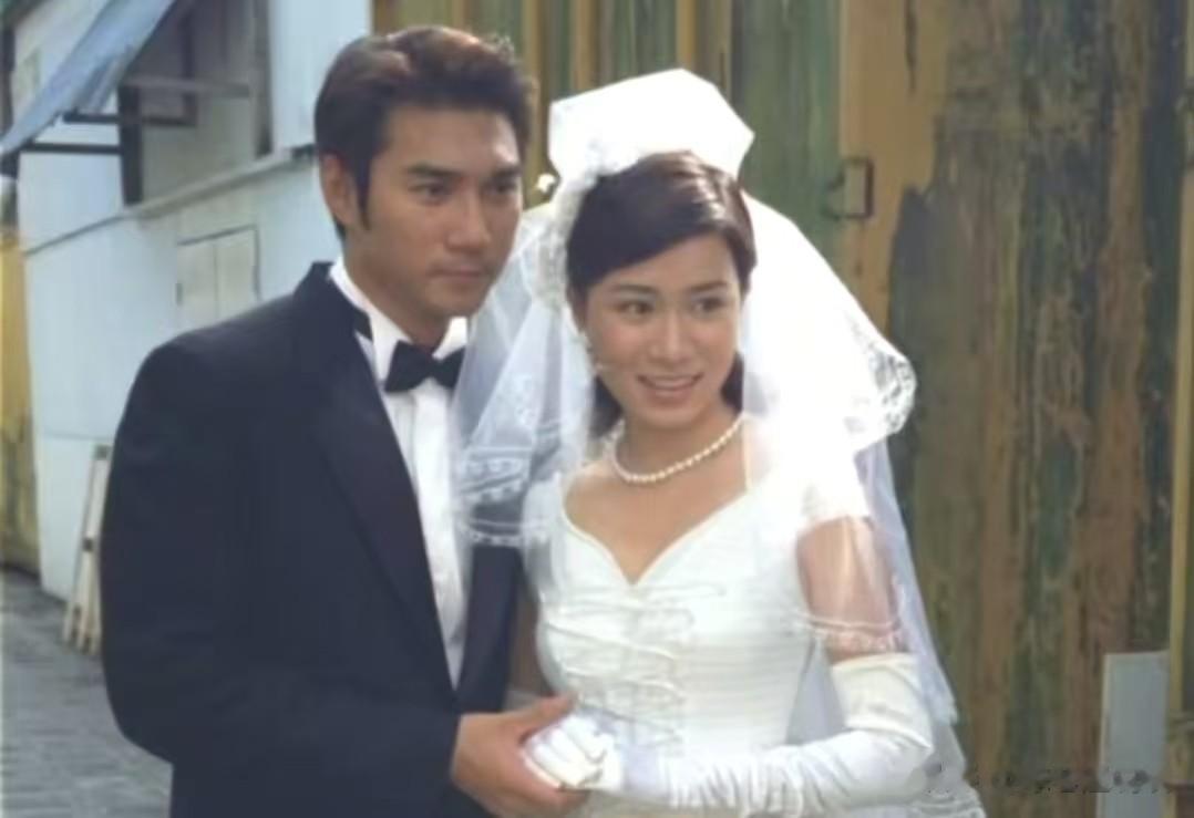 香港知名演员双鬓斑白，至今仍未结婚，和同性友人感情稳定