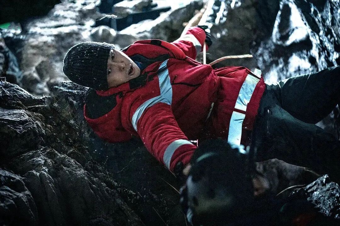 亏了1.9亿,甄子丹不甘心,带来两部新片火力全开,再救港片一把