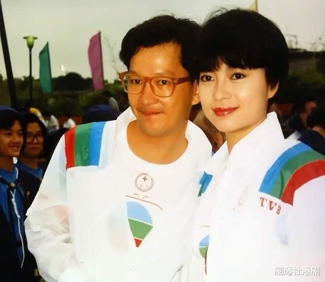 知名港星廖启智离世四周年,遗孀走出丧夫阴霾,不言退休开班助人